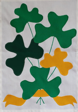 Shamrock Bouquet Flag on Off White - 12 x 18 in